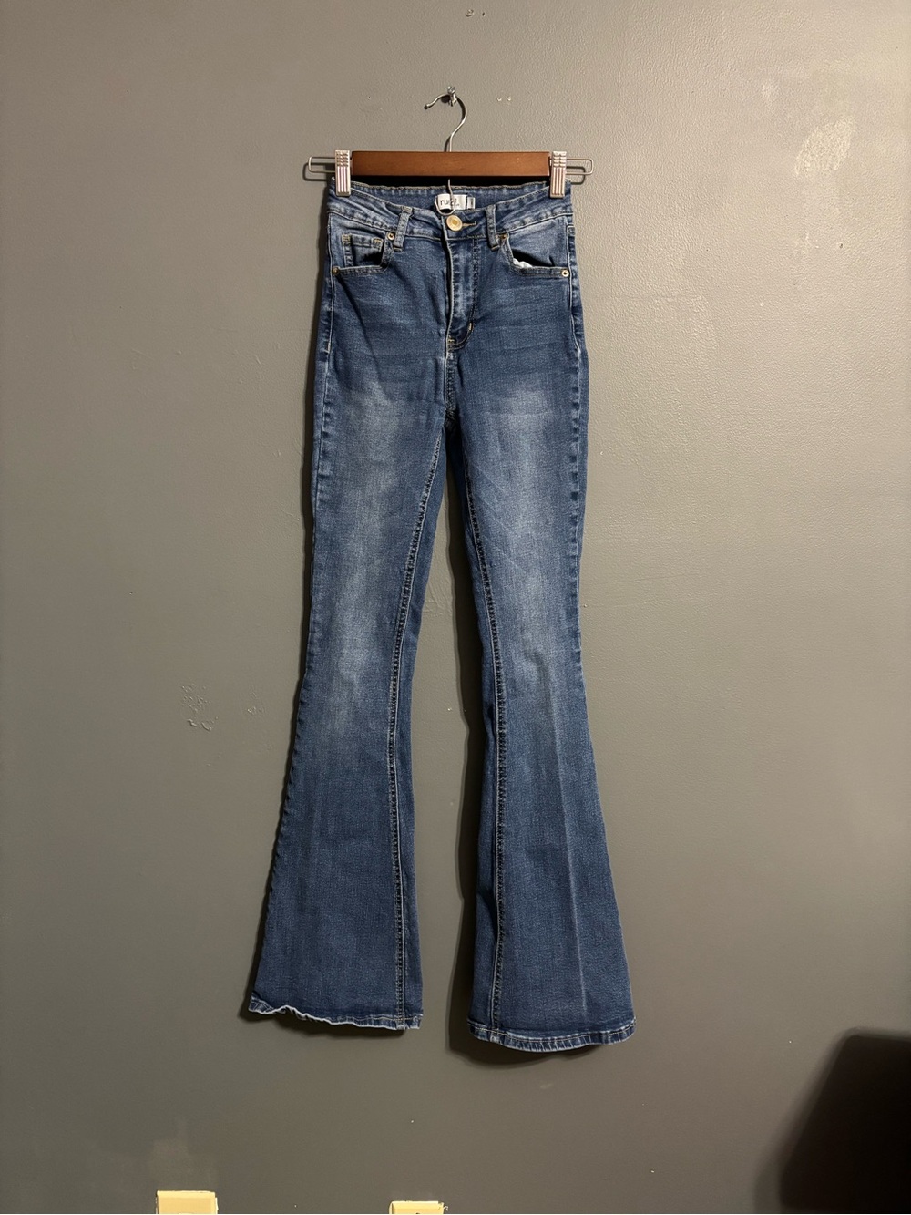 Rue21 dark wash western rock outdoor boho flare jeans women’s 0; 31” inseam